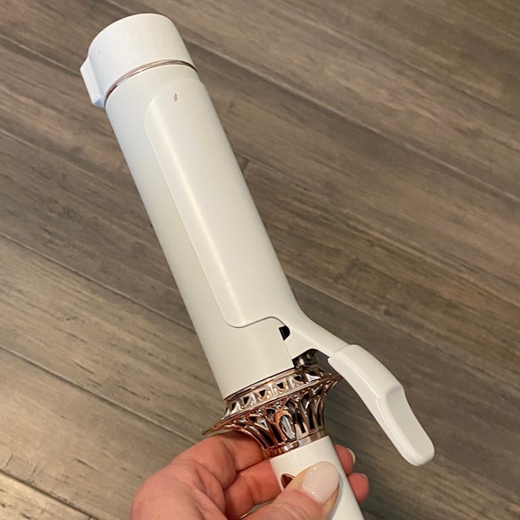 T3 BodyWaver professional 1.75” White Curling and Styling Iron - Picture 5 of 6